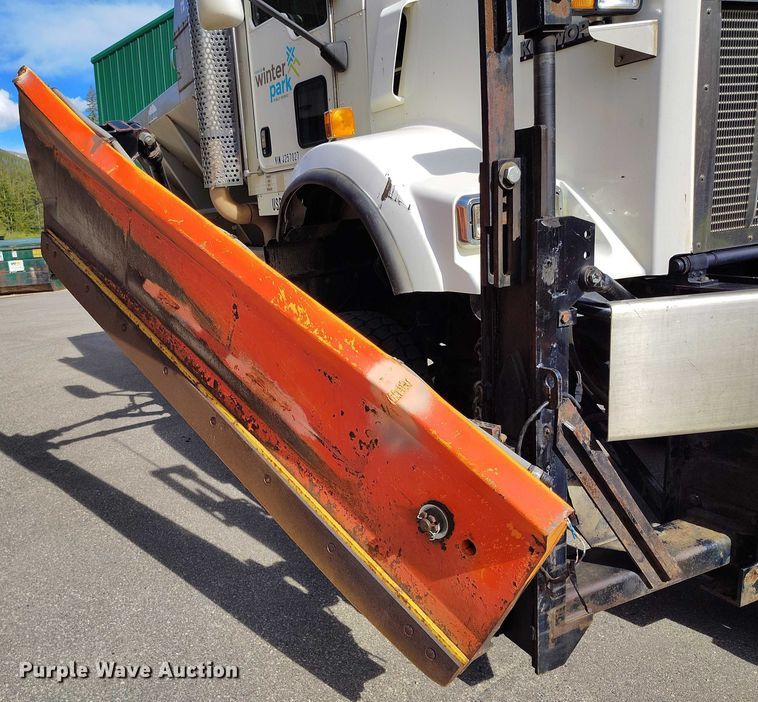 image for item DP5001 2009 Kenworth T800 spreader truck