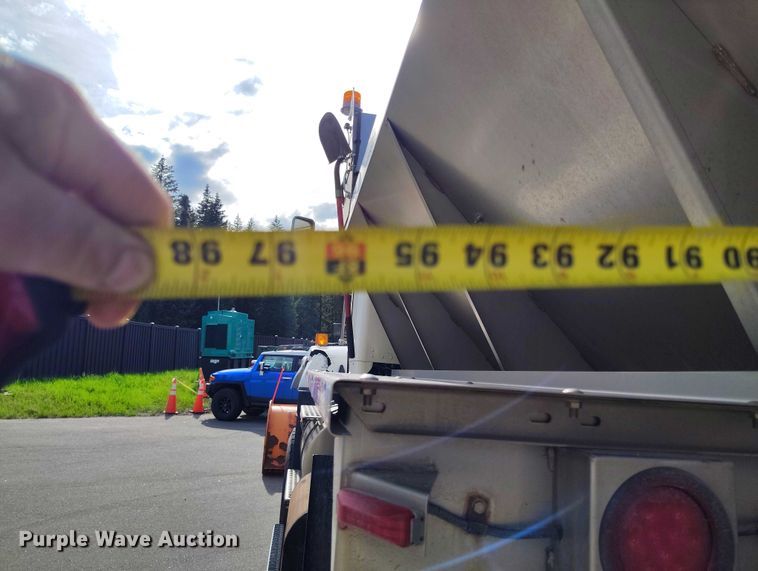 image for item DP5001 2009 Kenworth T800 spreader truck