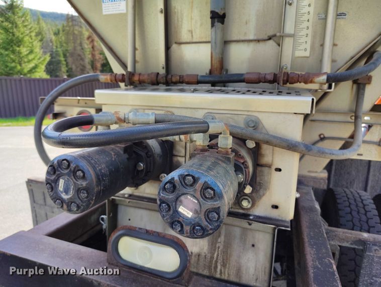 image for item DP5001 2009 Kenworth T800 spreader truck