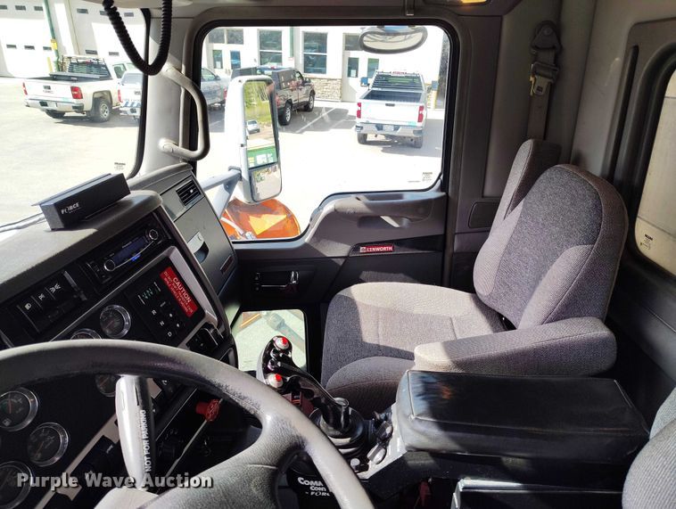 image for item DP5001 2009 Kenworth T800 spreader truck