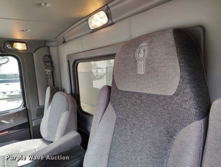 image for item DP5001 2009 Kenworth T800 spreader truck