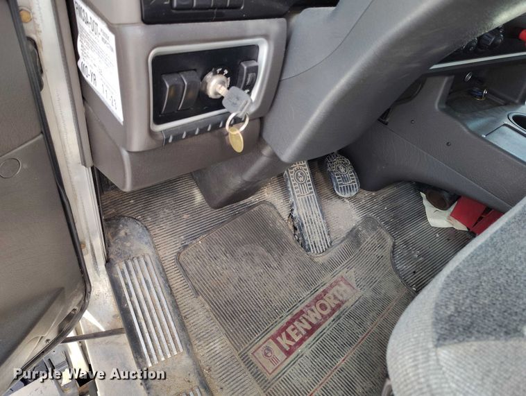 image for item DP5001 2009 Kenworth T800 spreader truck