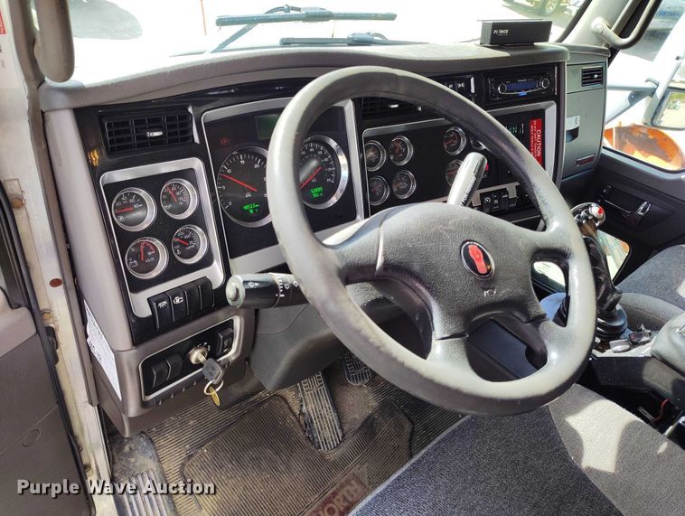 image for item DP5001 2009 Kenworth T800 spreader truck