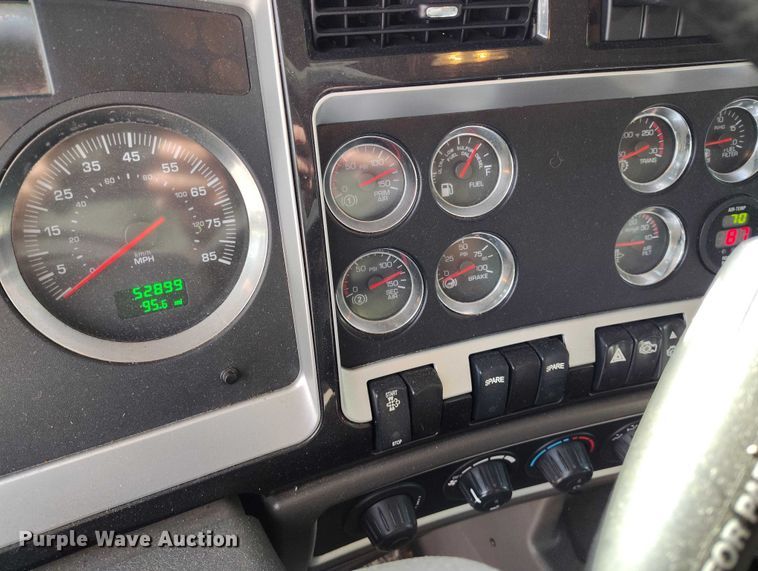 image for item DP5001 2009 Kenworth T800 spreader truck