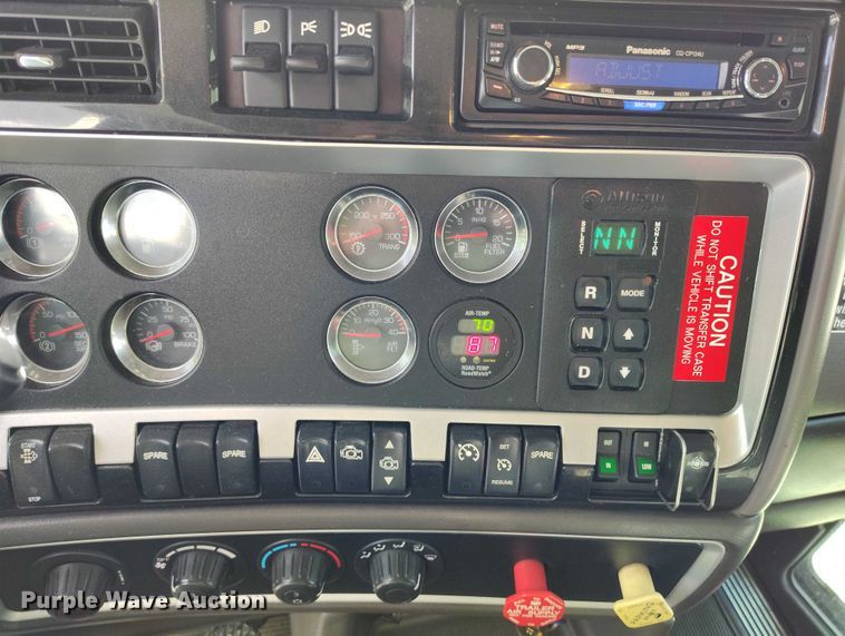 image for item DP5001 2009 Kenworth T800 spreader truck