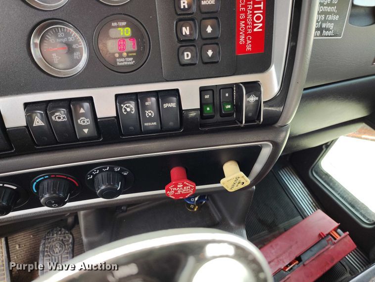 image for item DP5001 2009 Kenworth T800 spreader truck