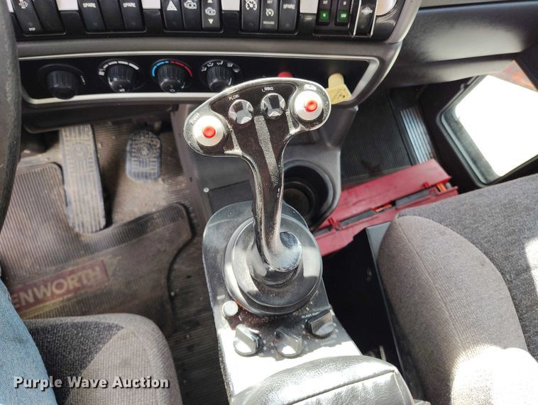 image for item DP5001 2009 Kenworth T800 spreader truck