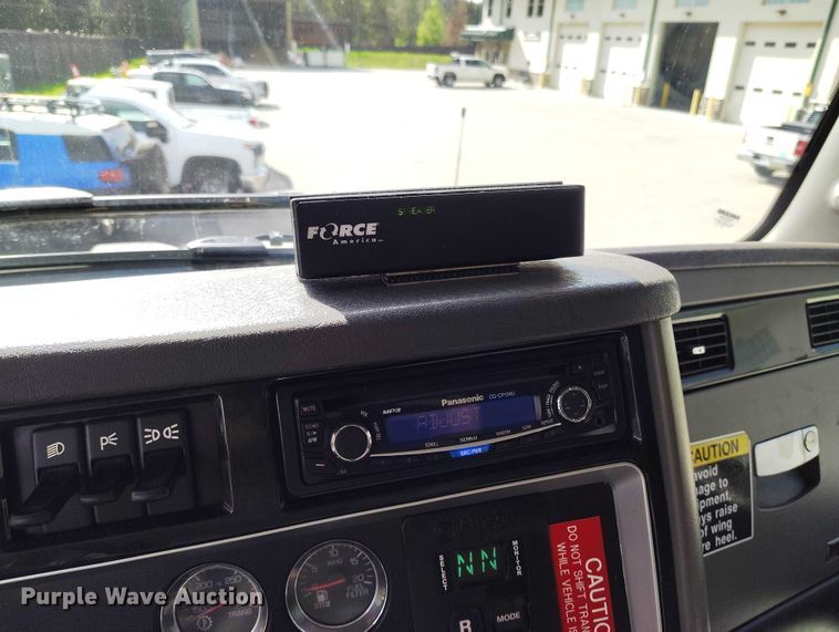 image for item DP5001 2009 Kenworth T800 spreader truck