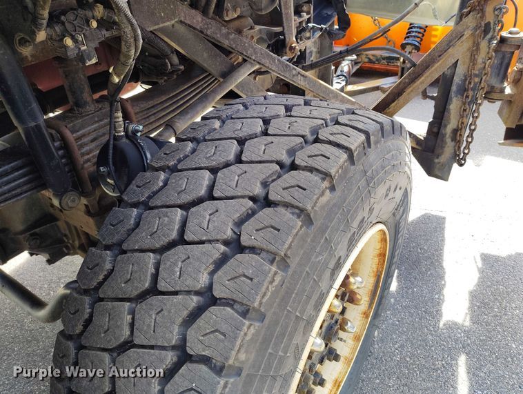 image for item DP5001 2009 Kenworth T800 spreader truck