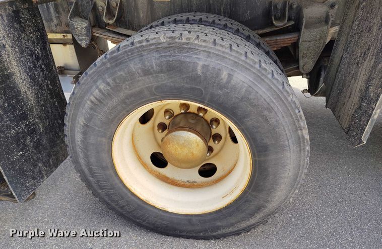 image for item DP5001 2009 Kenworth T800 spreader truck