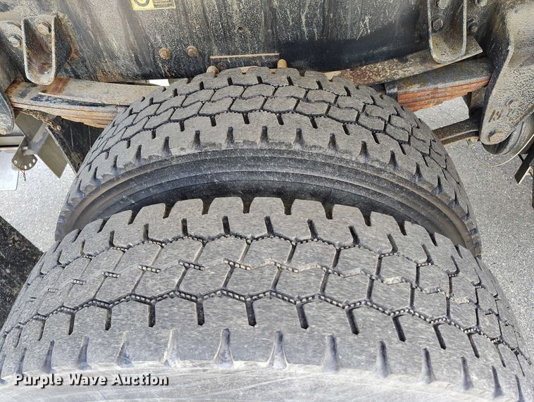 image for item DP5001 2009 Kenworth T800 spreader truck