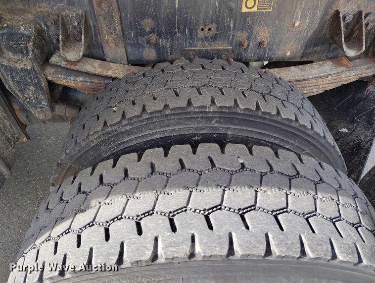 image for item DP5001 2009 Kenworth T800 spreader truck