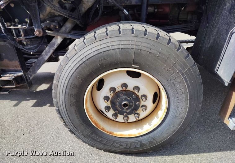 image for item DP5001 2009 Kenworth T800 spreader truck