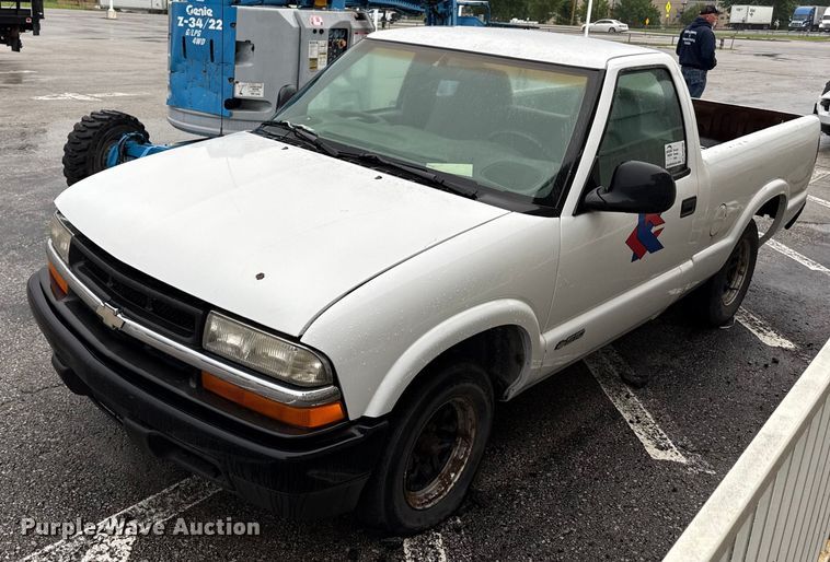image for item DR2780 1998 Chevrolet S10 pickup truck