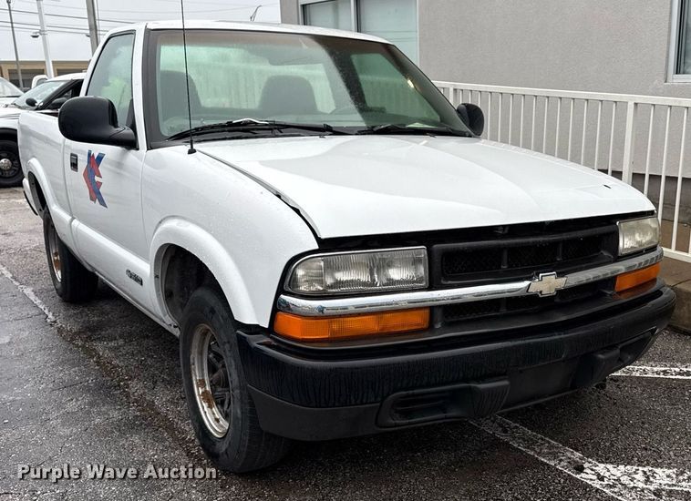 image for item DR2780 1998 Chevrolet S10 pickup truck