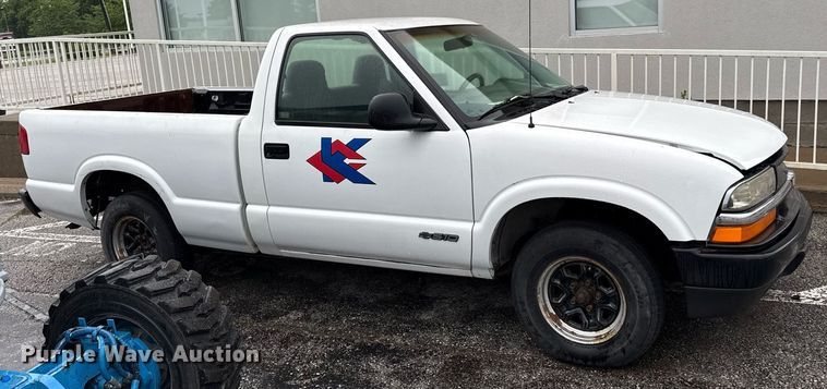 image for item DR2780 1998 Chevrolet S10 pickup truck