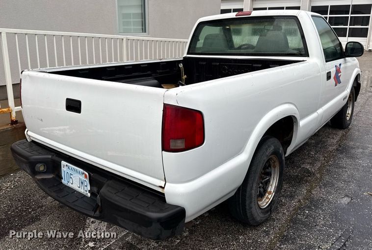 image for item DR2780 1998 Chevrolet S10 pickup truck