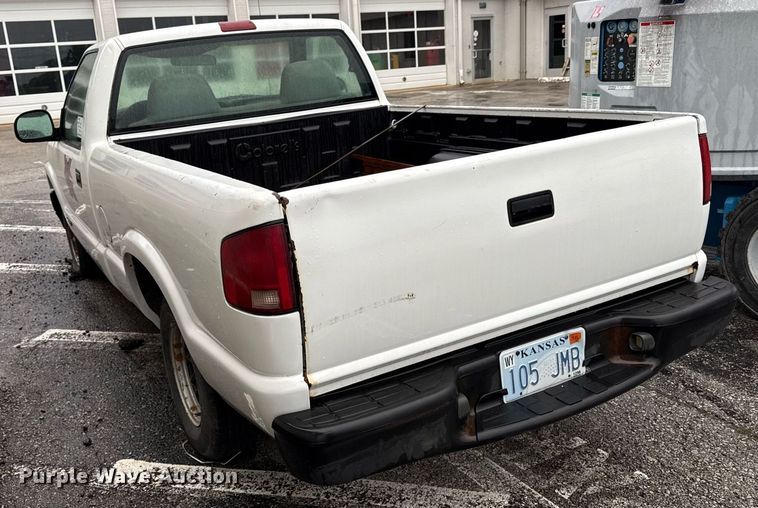 image for item DR2780 1998 Chevrolet S10 pickup truck