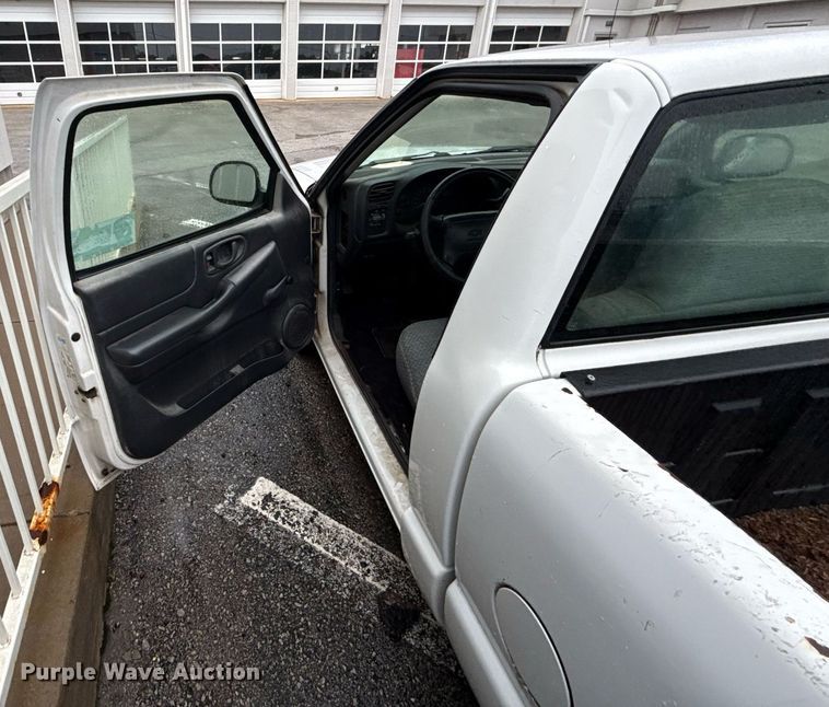 image for item DR2780 1998 Chevrolet S10 pickup truck