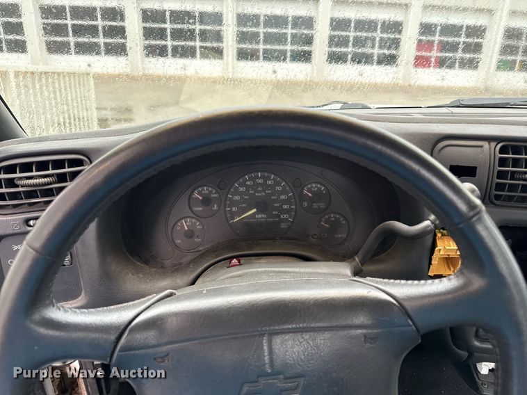 image for item DR2780 1998 Chevrolet S10 pickup truck