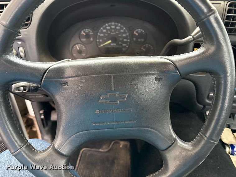 image for item DR2780 1998 Chevrolet S10 pickup truck