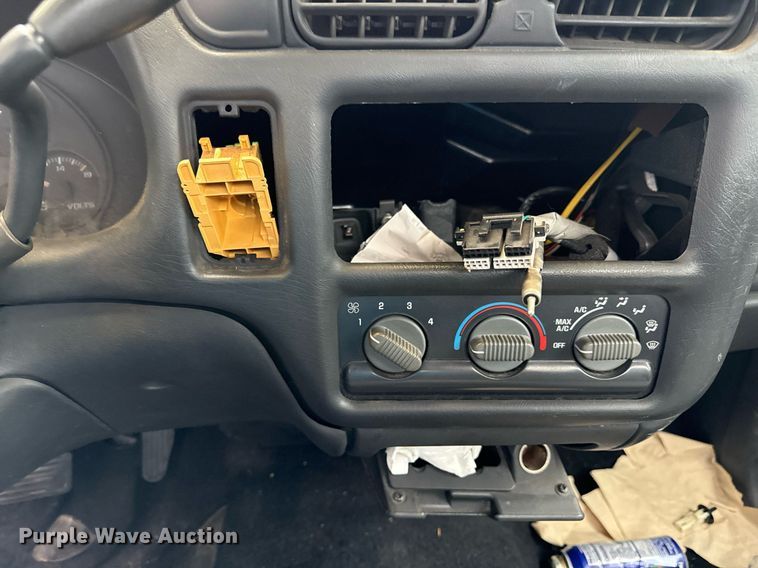 image for item DR2780 1998 Chevrolet S10 pickup truck