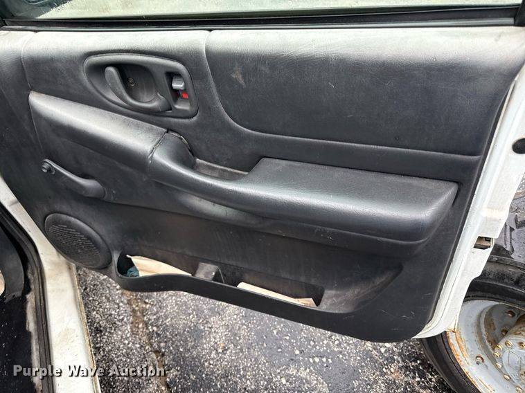 image for item DR2780 1998 Chevrolet S10 pickup truck