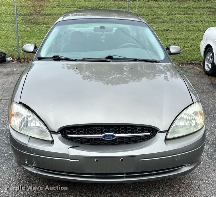 image for item DR2782 2002 Ford Taraus 