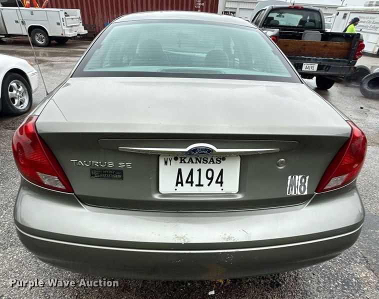 image for item DR2782 2002 Ford Taraus 