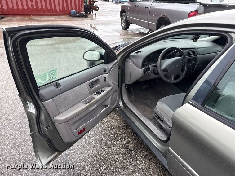 image for item DR2782 2002 Ford Taraus 