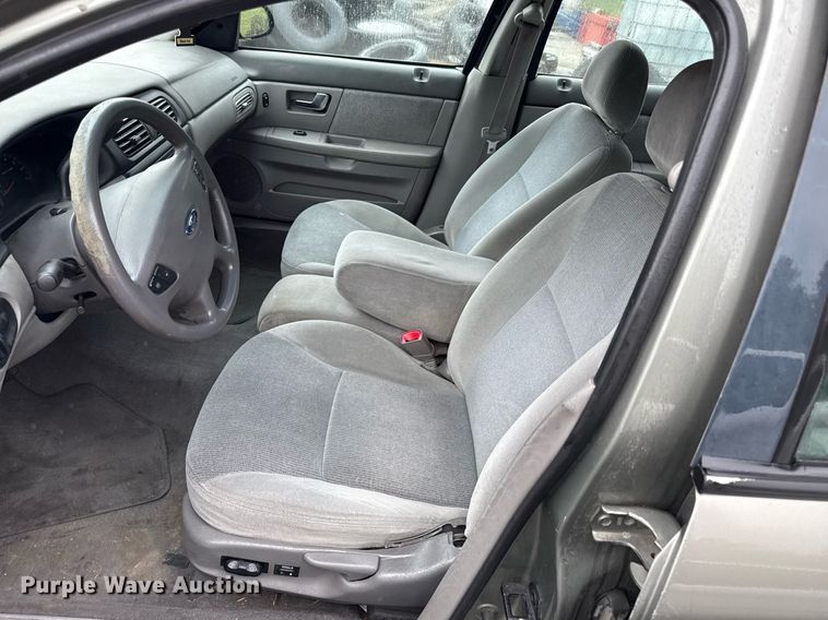 image for item DR2782 2002 Ford Taraus 