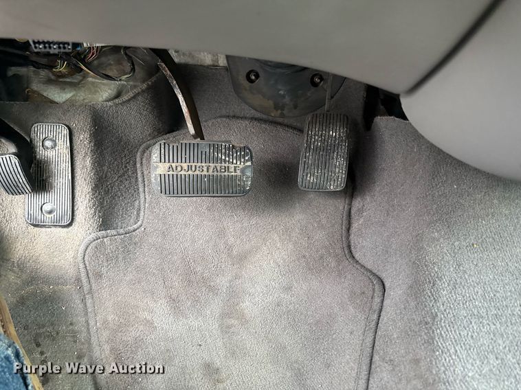 image for item DR2782 2002 Ford Taraus 