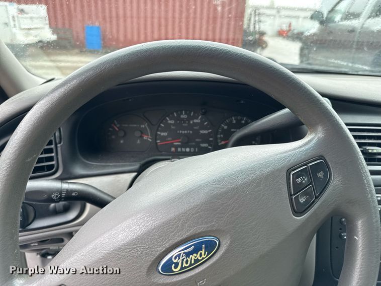 image for item DR2782 2002 Ford Taraus 