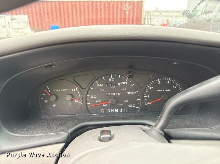 image for item DR2782 2002 Ford Taraus 