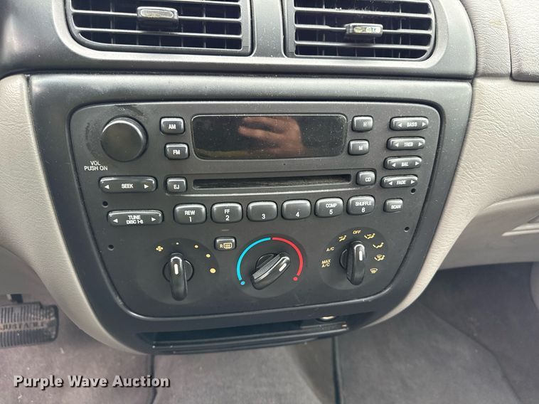 image for item DR2782 2002 Ford Taraus 