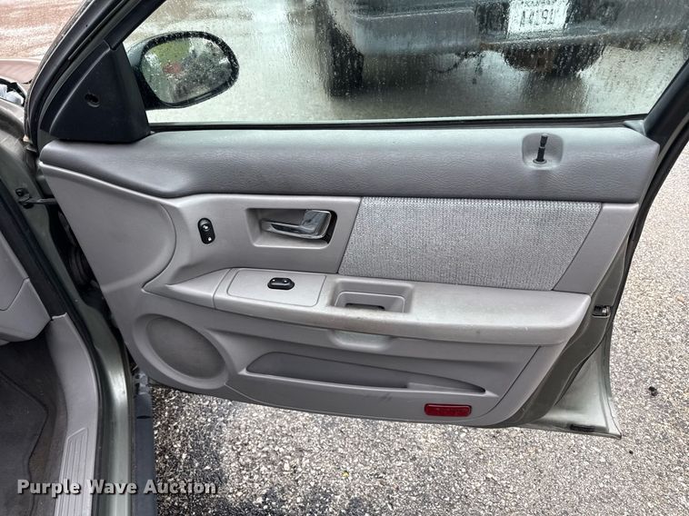 image for item DR2782 2002 Ford Taraus 