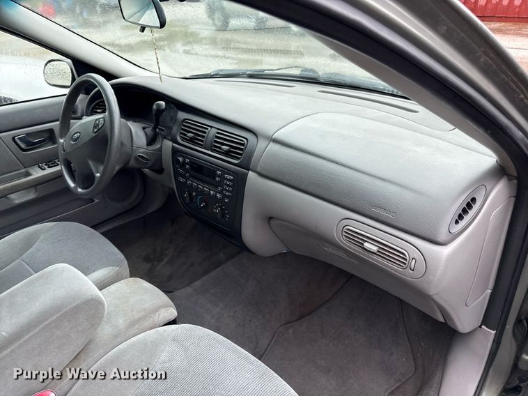 image for item DR2782 2002 Ford Taraus 