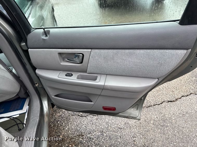 image for item DR2782 2002 Ford Taraus 