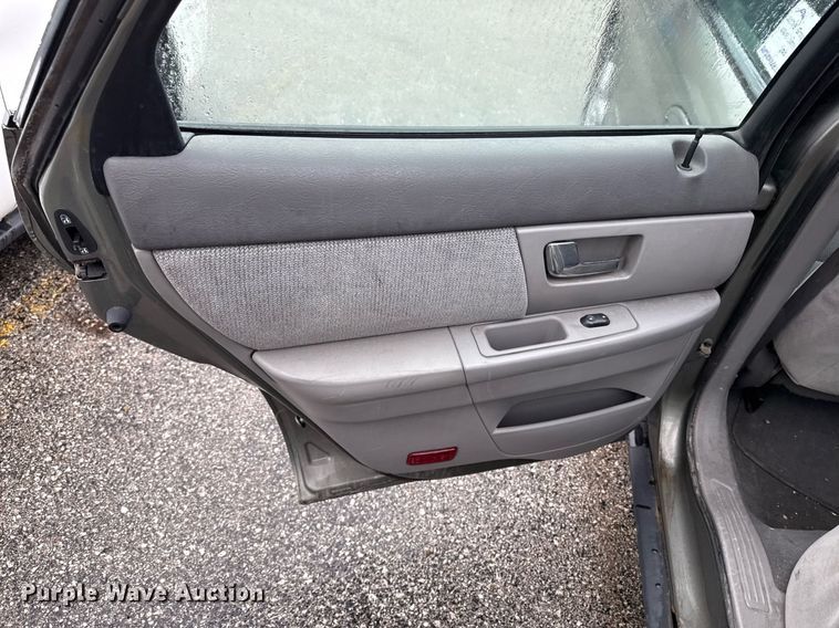 image for item DR2782 2002 Ford Taraus 