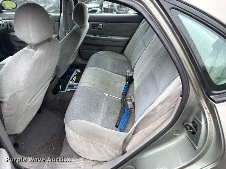 image for item DR2782 2002 Ford Taraus 