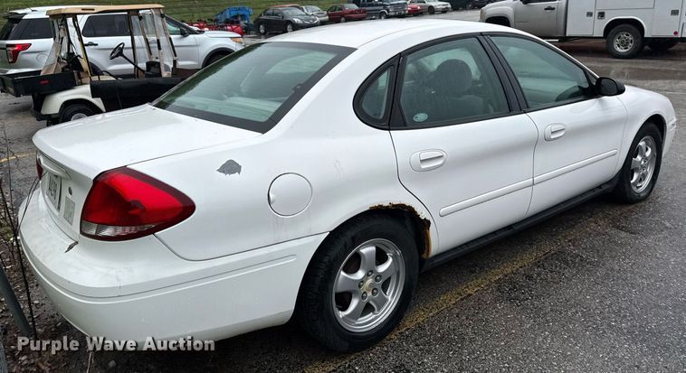 image for item DR2783 2004 Ford Taurus 