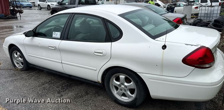 image for item DR2783 2004 Ford Taurus 