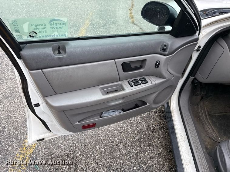 image for item DR2783 2004 Ford Taurus 