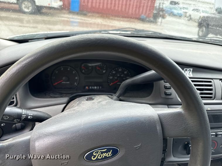 image for item DR2783 2004 Ford Taurus 