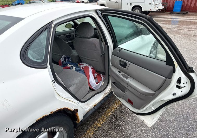 image for item DR2783 2004 Ford Taurus 