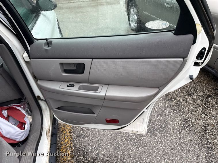 image for item DR2783 2004 Ford Taurus 