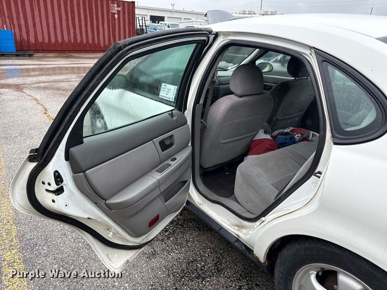 image for item DR2783 2004 Ford Taurus 