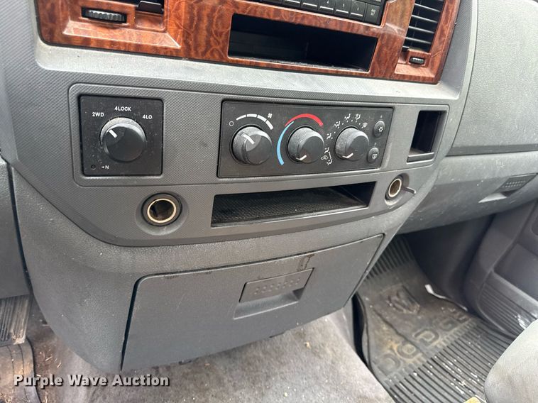 image for item DR2791 2006 Dodge Ram 1500 Quad Cab pickup truck