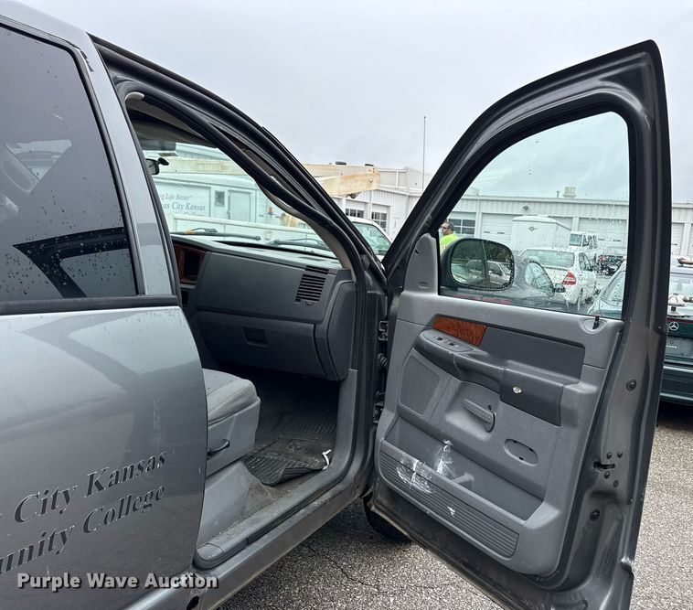 image for item DR2791 2006 Dodge Ram 1500 Quad Cab pickup truck