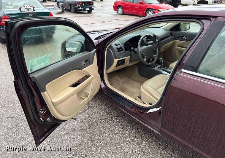 image for item DR2792 2011 Ford Fusion 